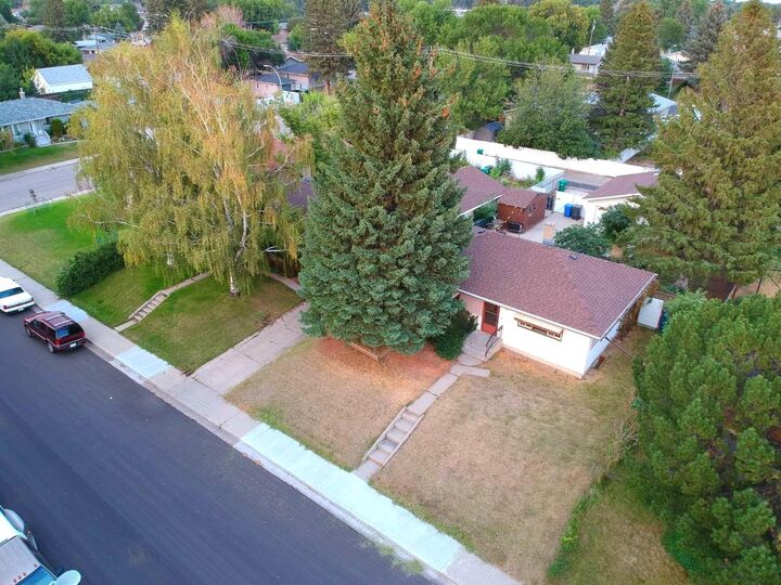 Property Photo:  1009 18 Street N  AB T1H 3H4 