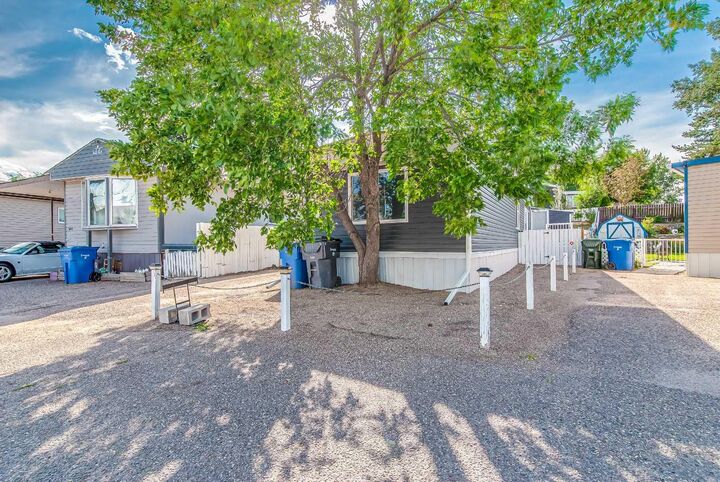 Property Photo:  231 Fairchild Street SW  AB T1A 7Z6 