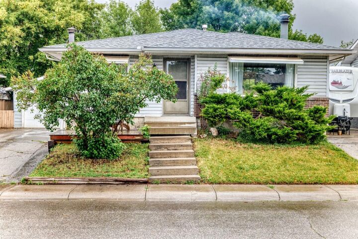 Property Photo: 1949 Lytton Crescent SE AB T2C 1K9