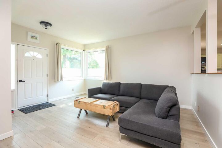 Property Photo:  732 12B Street N  AB T1H 2L9 