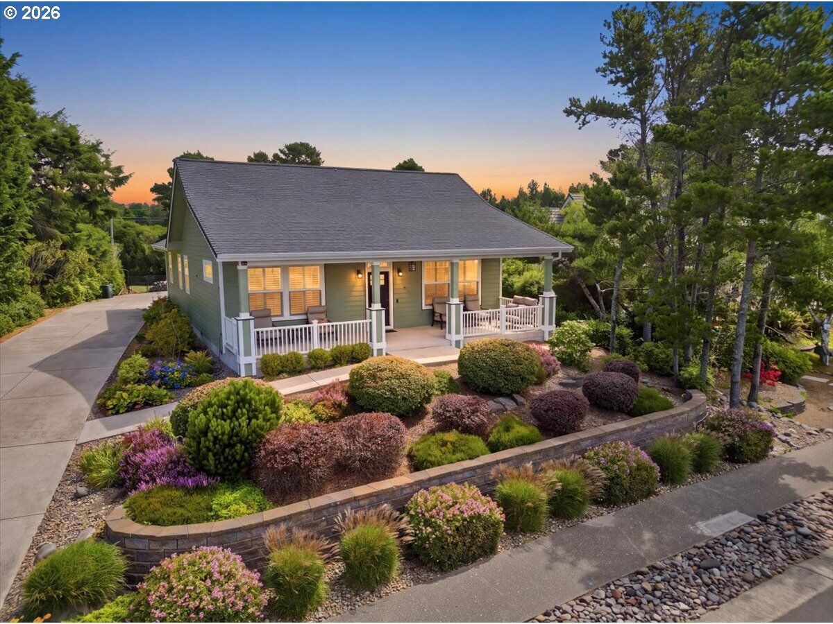 Property Photo: 119 Shoreline Dr OR 97439