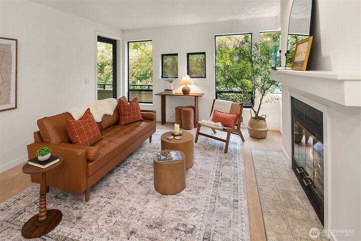 Property Photo:  600  Malden Avenue E 201  WA 98112 