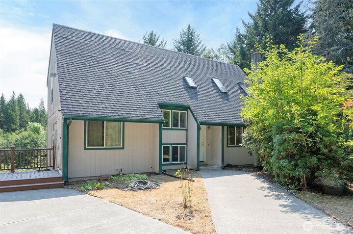 Property Photo:  5724 NE Puget Beach Road NE  WA 98516 