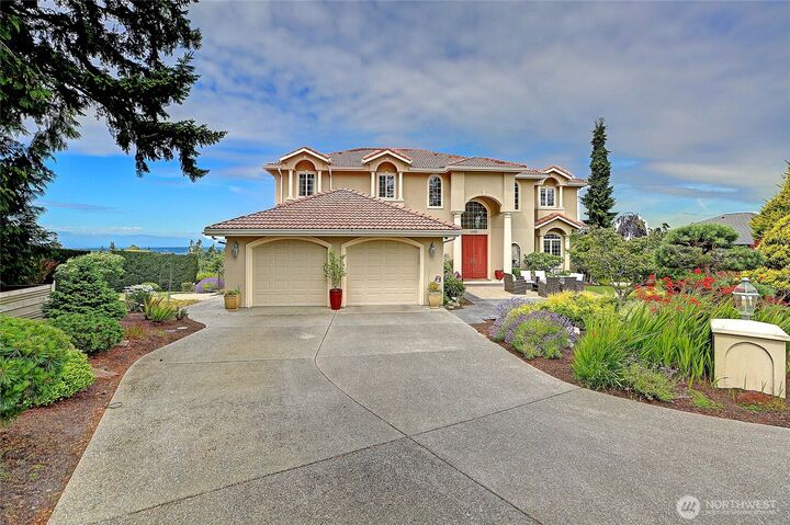 Property Photo: 1009 Kingswood Drive WA 98282