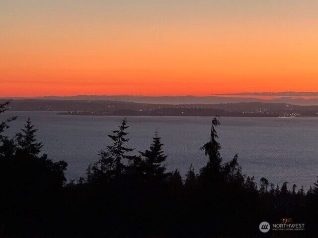 Property Photo: 1009 Kingswood Drive WA 98282