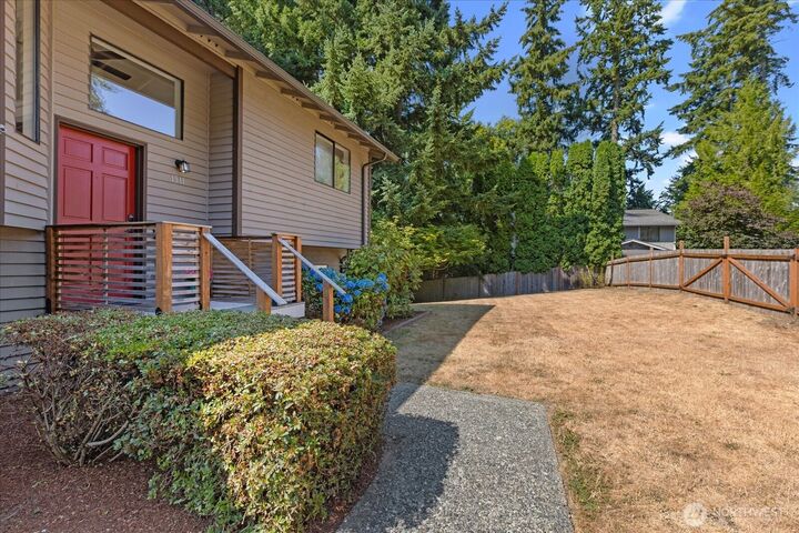 Property Photo:  1511 N Lake Stickney Drive  WA 98087 