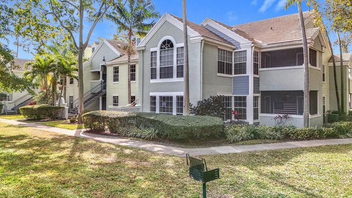 Property Photo: 1020 Crystal Way M FL 33444