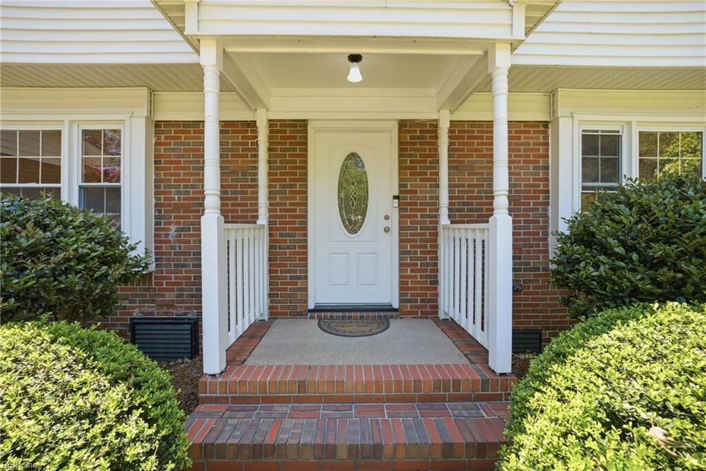 Property Photo:  3421 Kings Grant Rd  VA 23452 