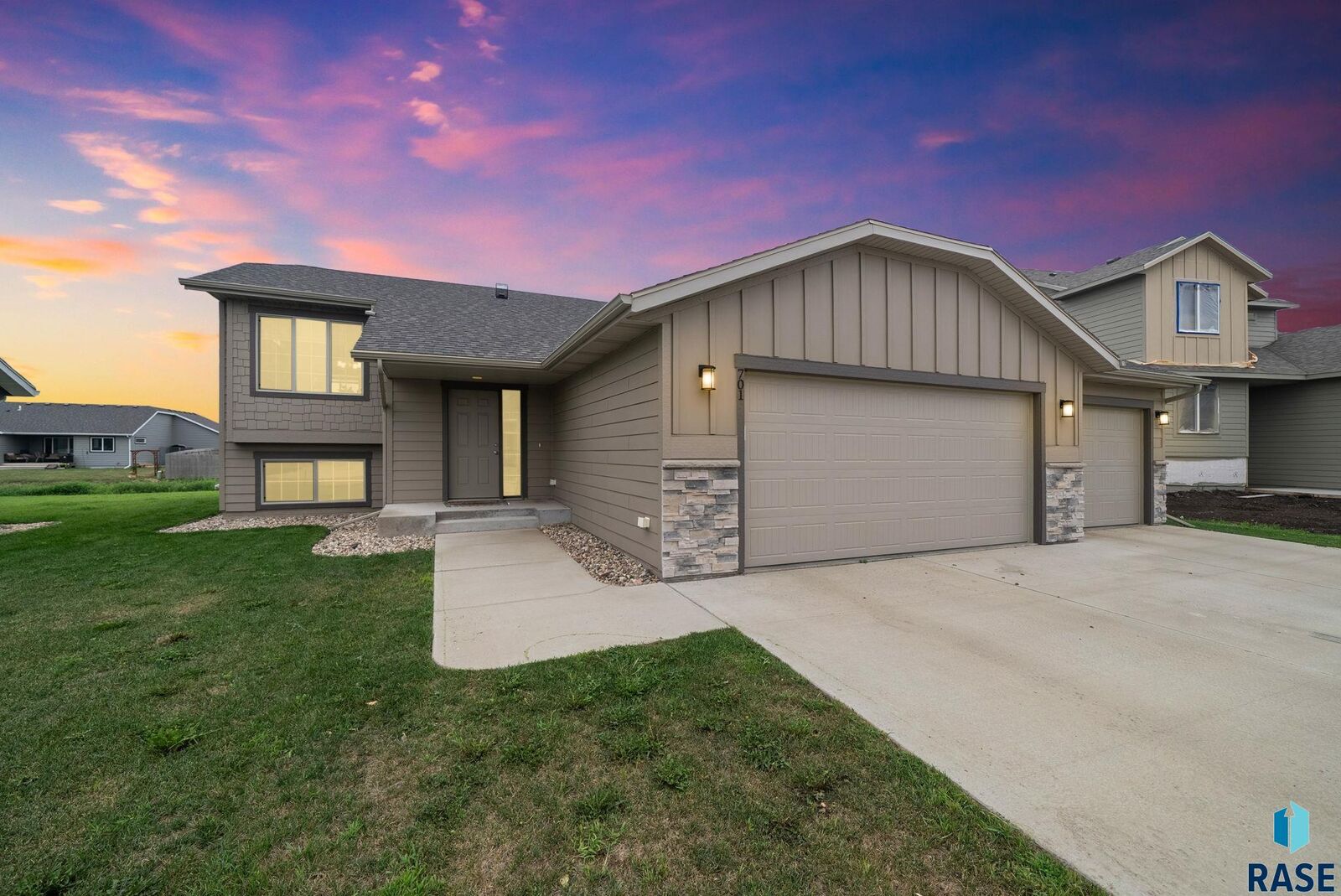 Property Photo:  701 Creekside Trl  SD 57032 