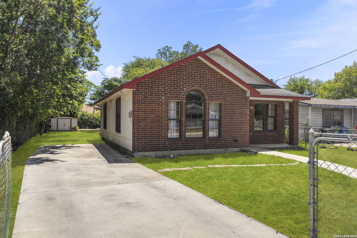Property Photo: 114 Iroquois TX 78211