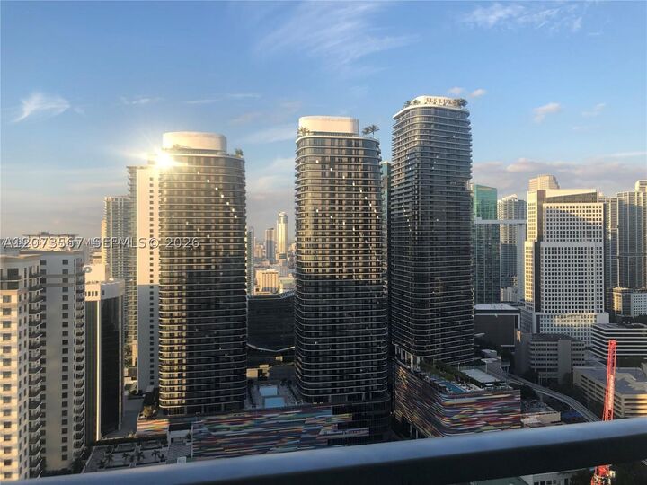 Property Photo:  1111 SW 1st Uph4021-  FL 33130 