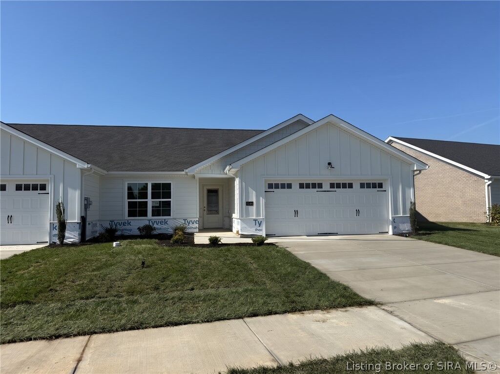 Property Photo: 5146 Woodstone Circle 139 IN 47130