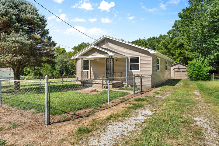 Property Photo: 2509 N Kellett Avenue MO 65803