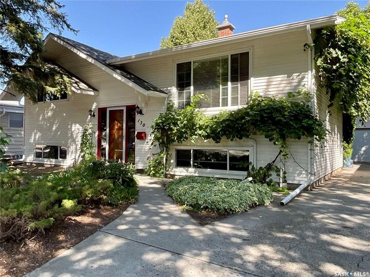 130 Cameron Crescent — photo 1