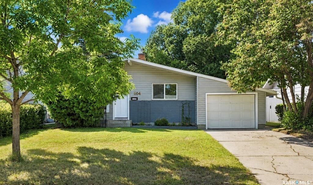 Property Photo:  504 Leslie Avenue  SK S7H 2Z1 