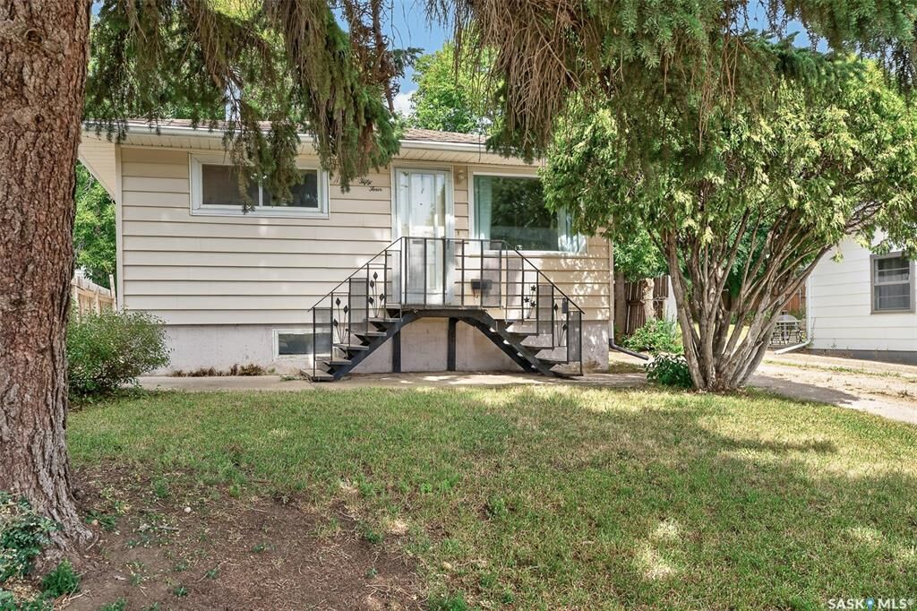 Property Photo: 1054 Stadacona Street W SK S6H 2B2