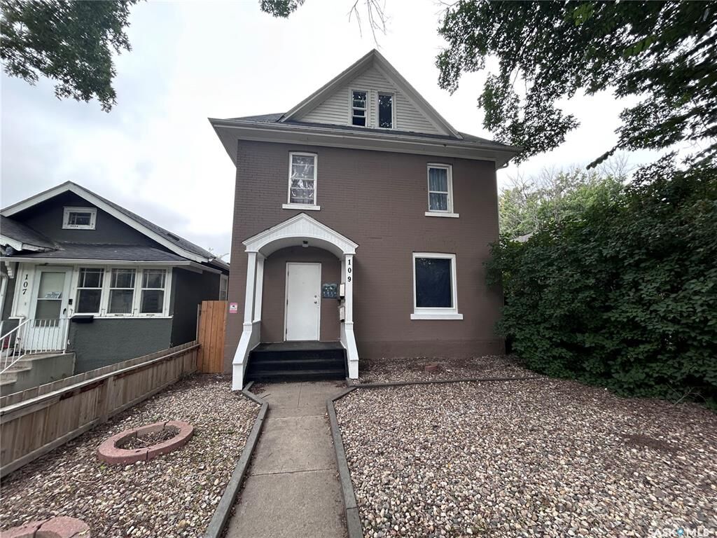 Property Photo: 109 28th Street W SK S7L 0K1