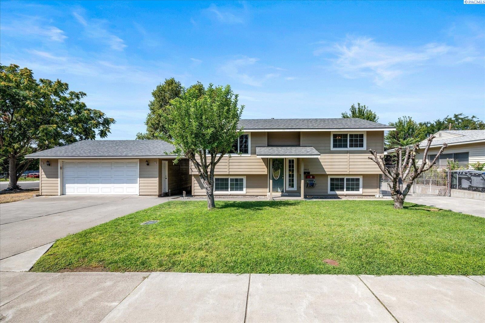 Property Photo:  1901 Pike Ave  WA 99354 