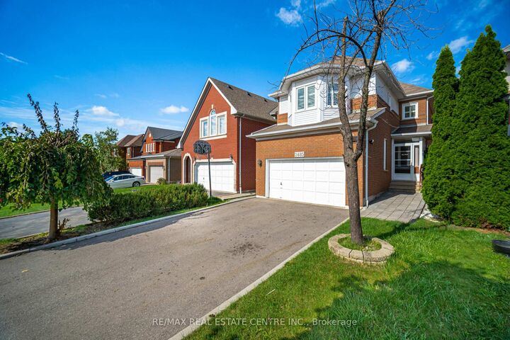 Property Photo: 2485 Strathmore Crescent N ON L5M 5K9