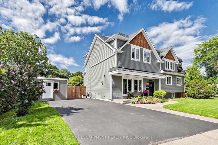 Property Photo: 386 Cosburn Crescent ON L7L 2W6