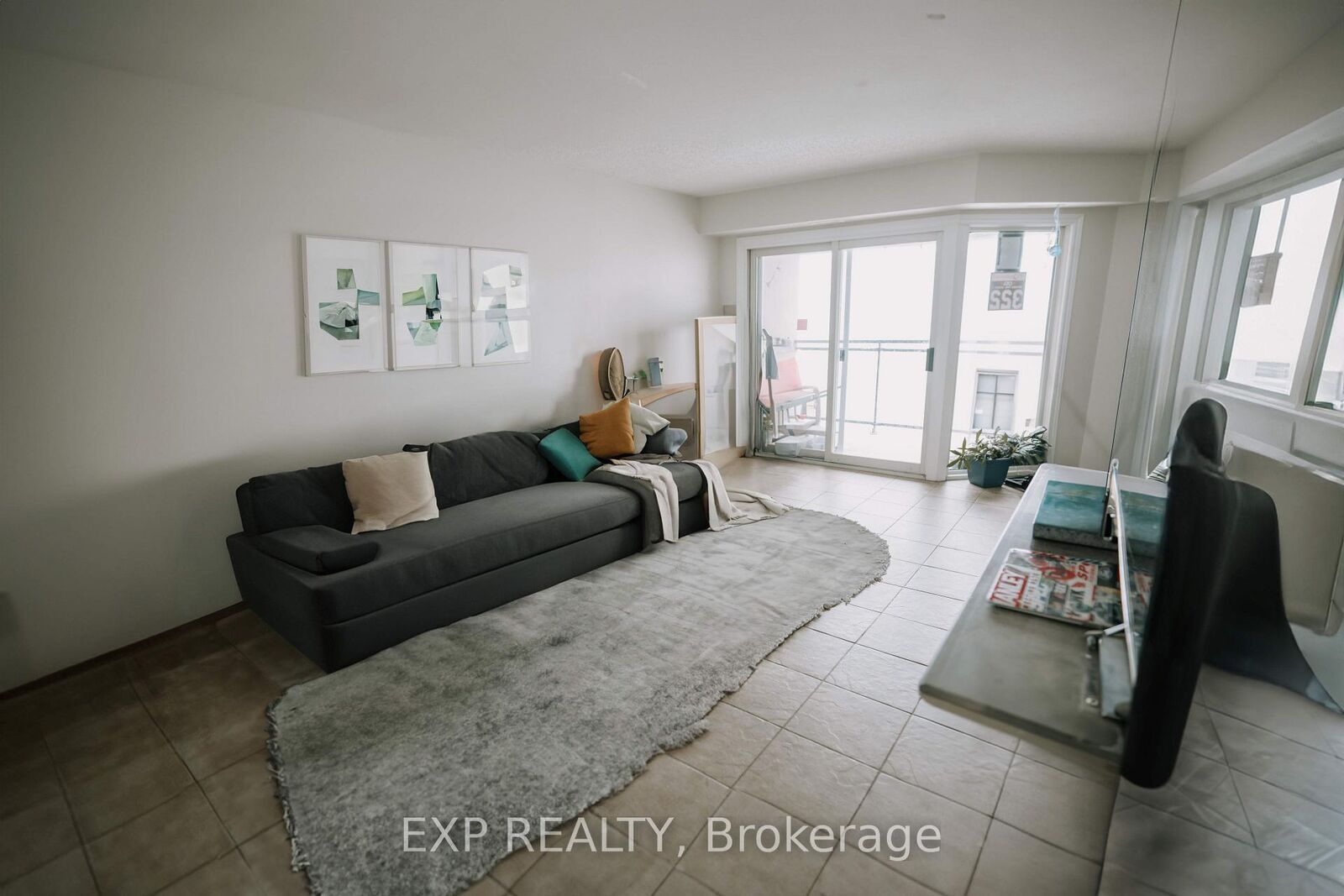 Property Photo:  858 Commissioners Road E 1207  ON N6C 5Y5 