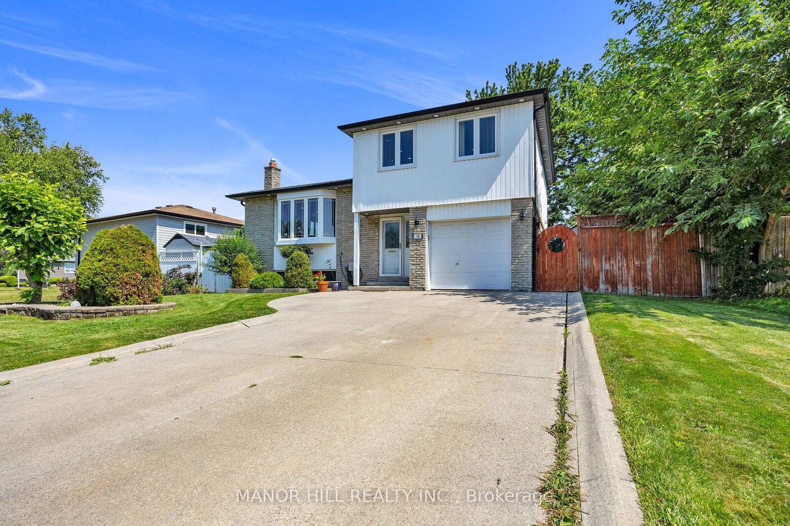 Property Photo: 18 Greenbriar Road ON L6S 1V9