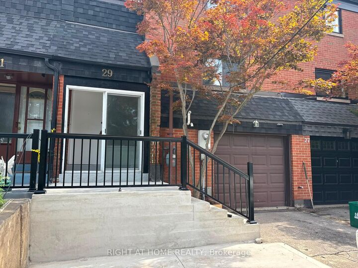 Property Photo: 29 Cheatham Place ON M1B 1C1