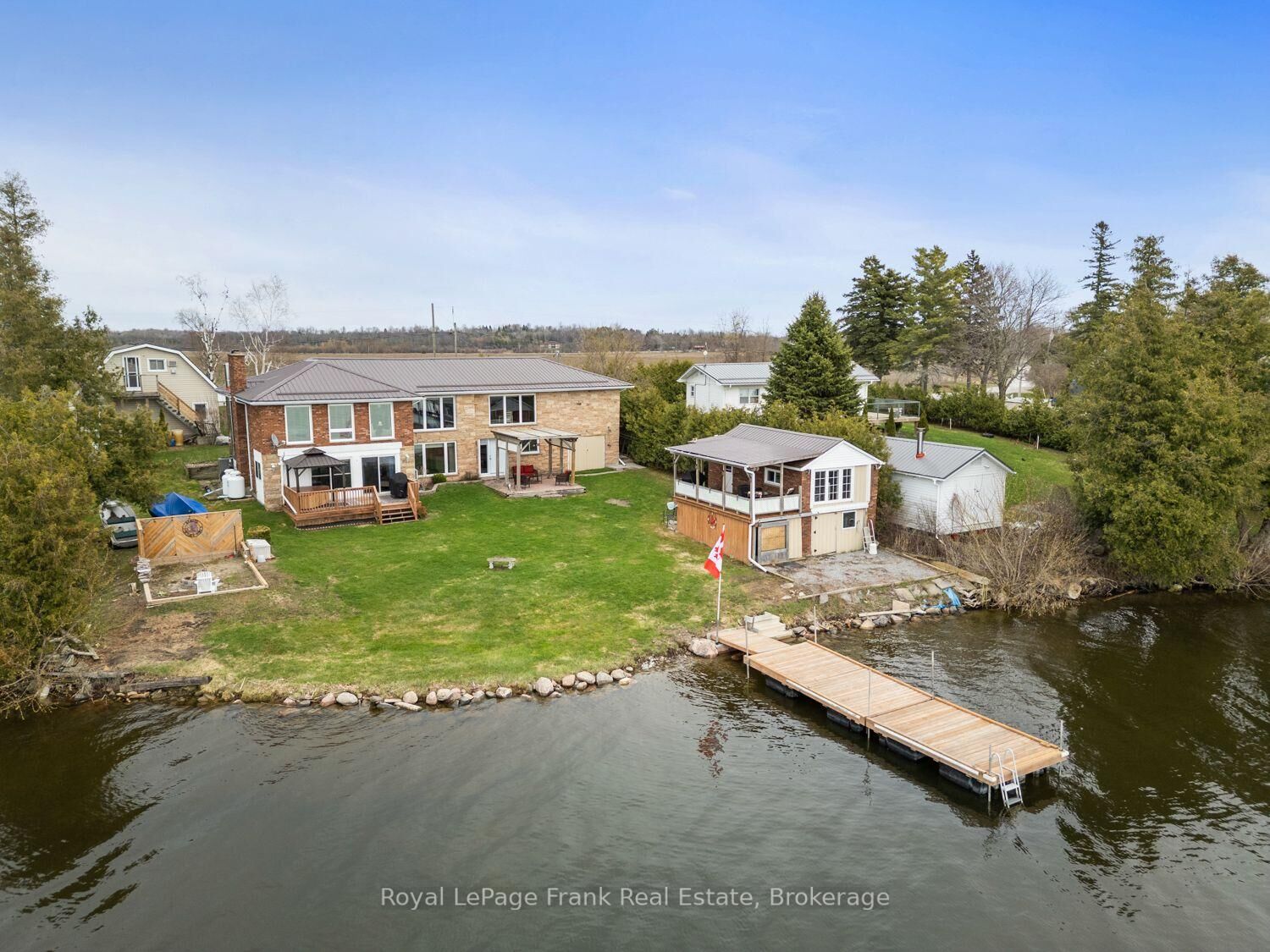 Property Photo: 106 Starr Boulevard ON K0M 2C0