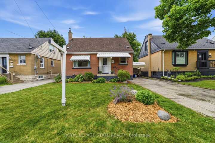 Property Photo:  197 East 12th Street  ON L9A 3X5 