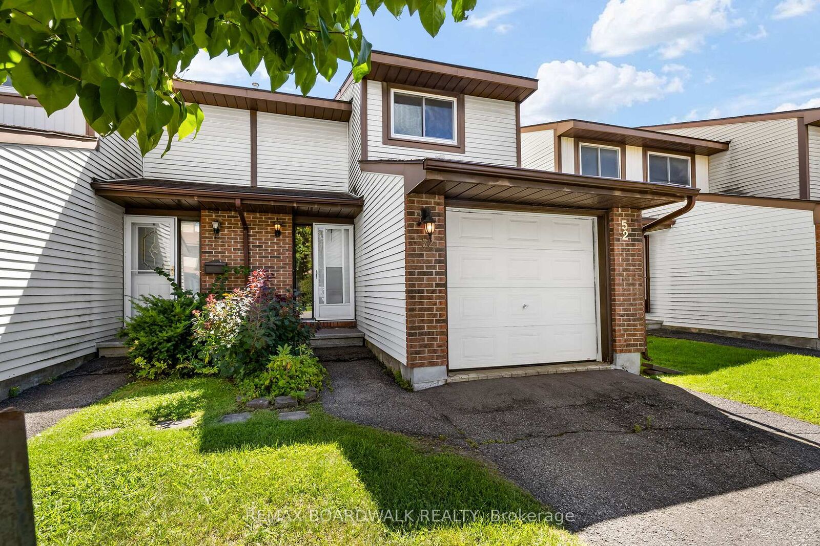 Property Photo:  52 Baneberry Crescent  ON K2L 2Y4 