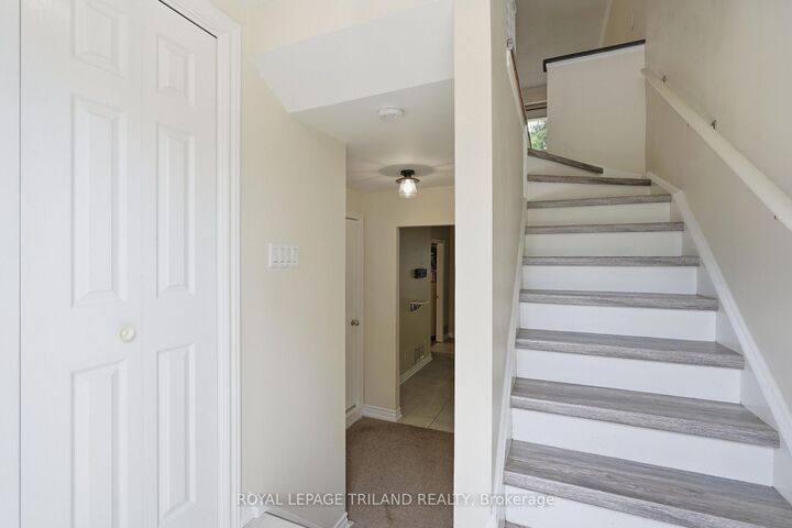 Property Photo:  900 Pond View Road 84  ON N5Z 4L7 