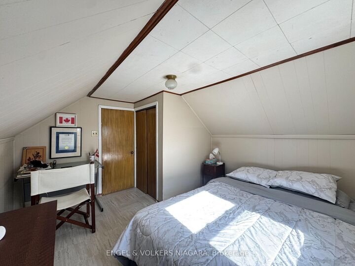 Property Photo:  61 Hamilton Street  ON L2S 1K8 
