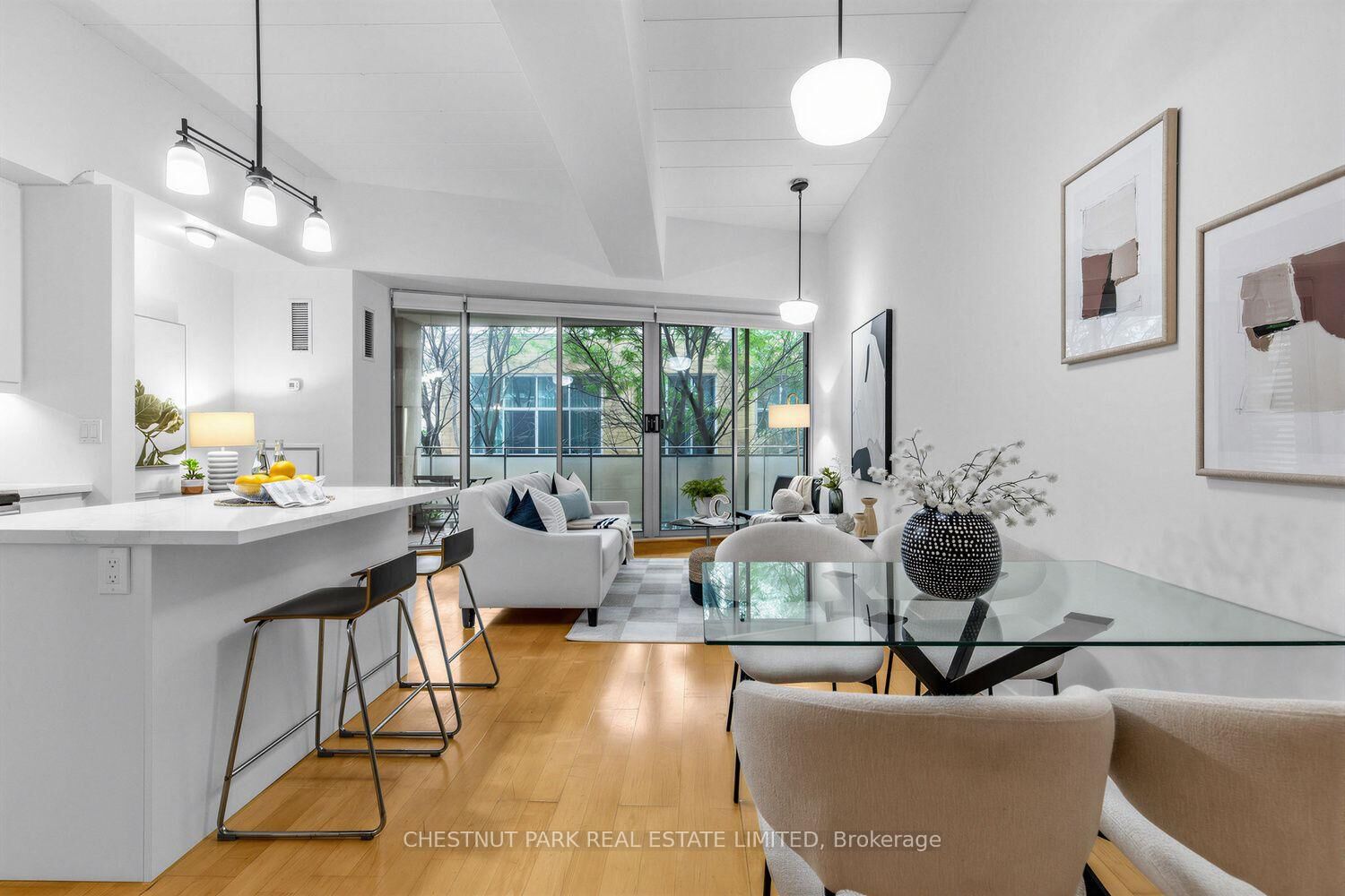 Property Photo: 160 Baldwin Street 409 ON M5T 3K7