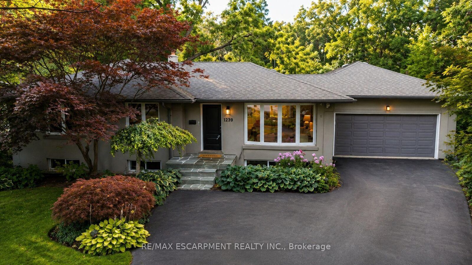 Property Photo: 1239 Baldwin Drive ON L6J 2W4