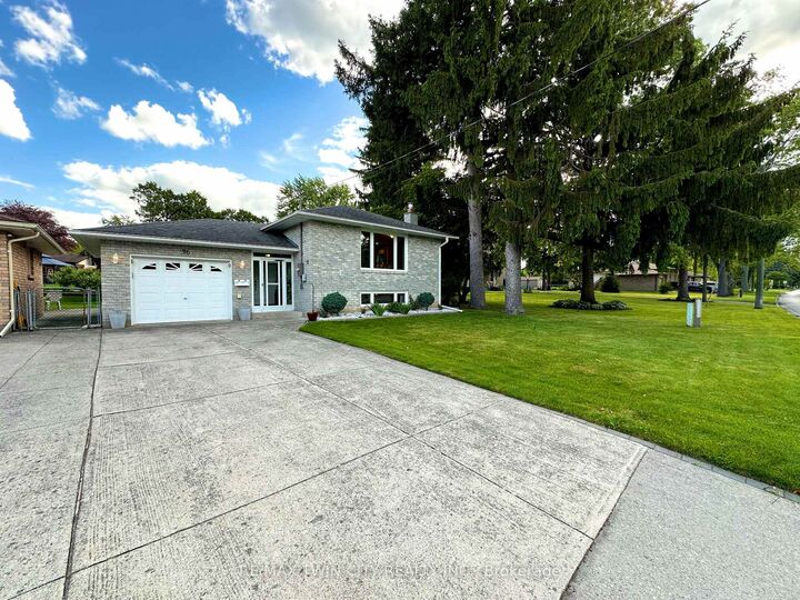 Property Photo: 36 Oakhill Drive N ON N3T 1R1