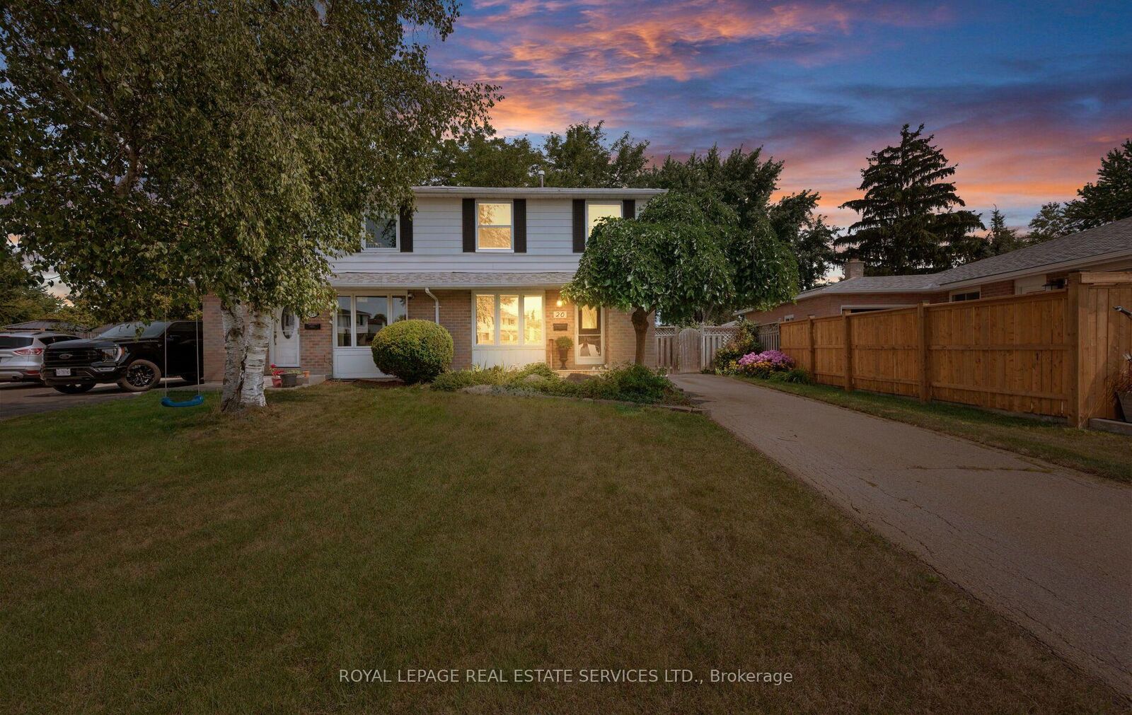 Property Photo: 20 Glengrove Court ON L6S 1Z3