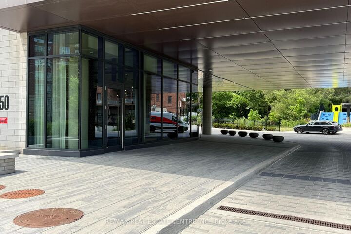 Property Photo: 250 Lawrence Avenue W 422 ON M5M 1B2