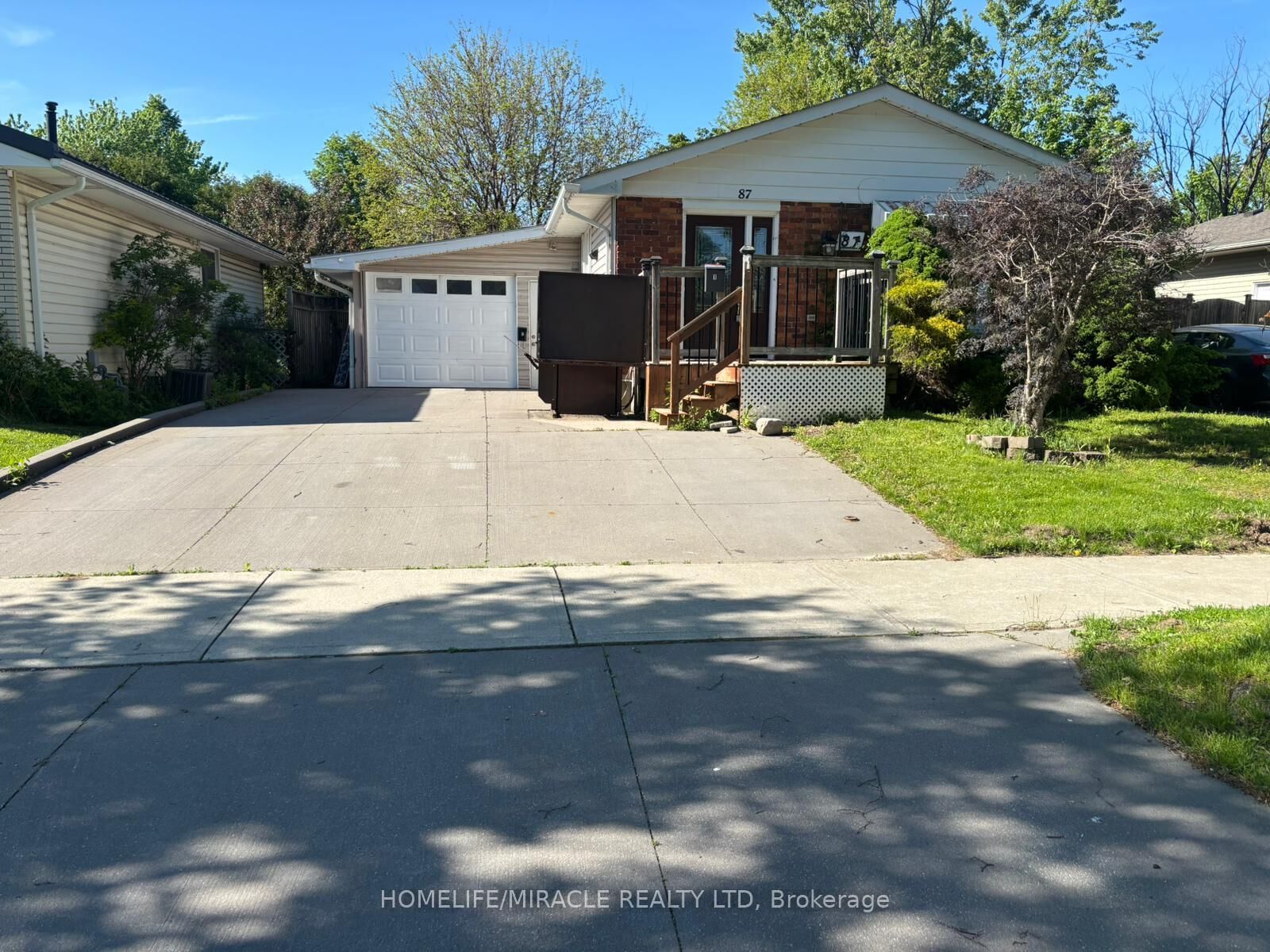 Property Photo: 87 Renny Crescent ON N6E 2C4