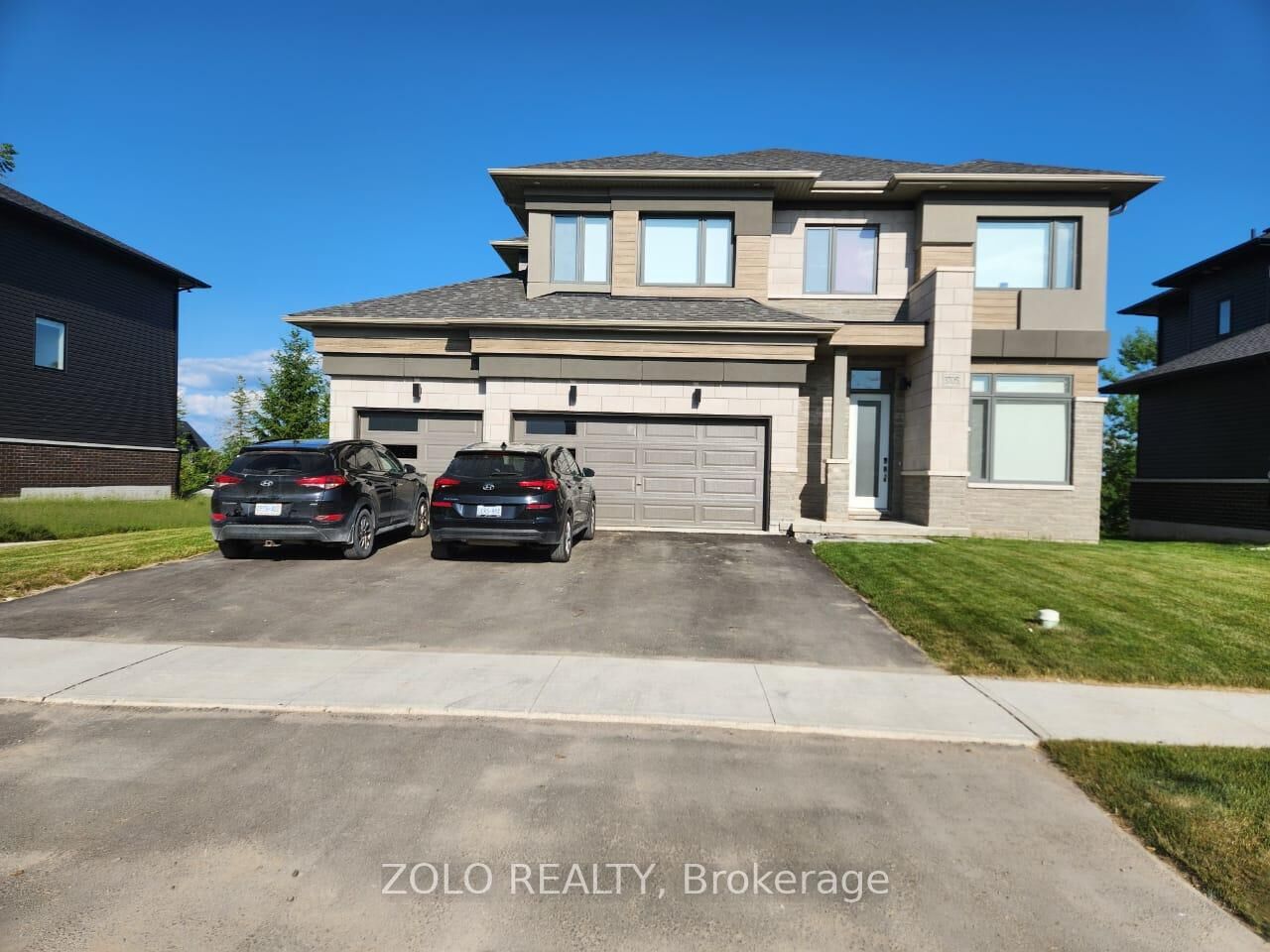 Photo de la propriété:  3705 Lakepoint Drive  ON L3V 6H3 