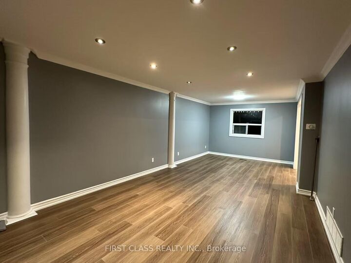 Property Photo: 53 Aberfeldy Crescent Main &Amp Second Floor ON L3T 4C1