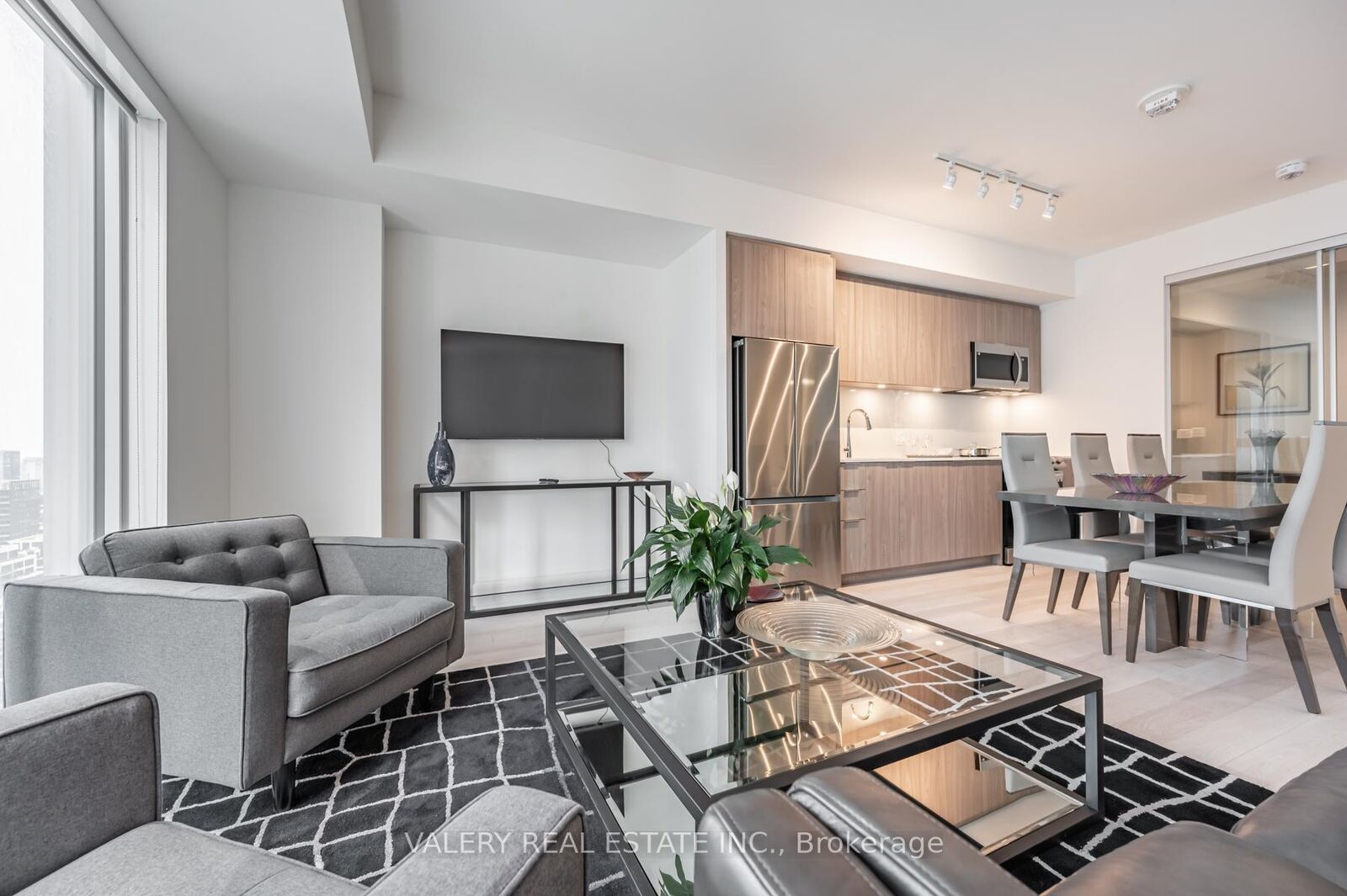 Property Photo:  357 King Street W 3109  ON M5V 0S7 