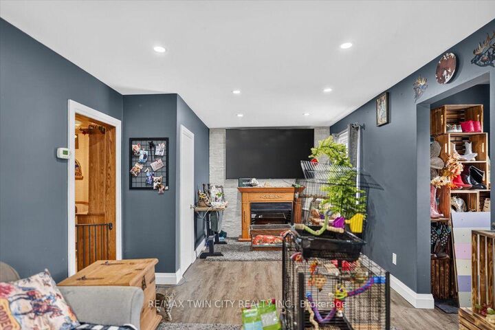 Property Photo: 60 Park Road N ON N3S 6T7