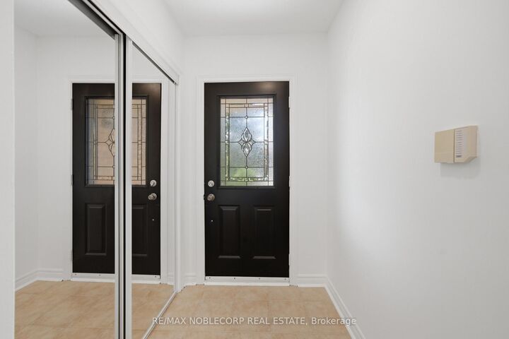 Property Photo:  22 Carriage House Road  ON L7E 2H6 