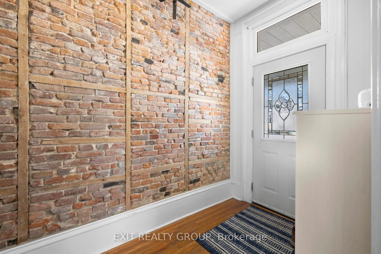 Property Photo:  92 Cedar Street  ON K8P 3M4 