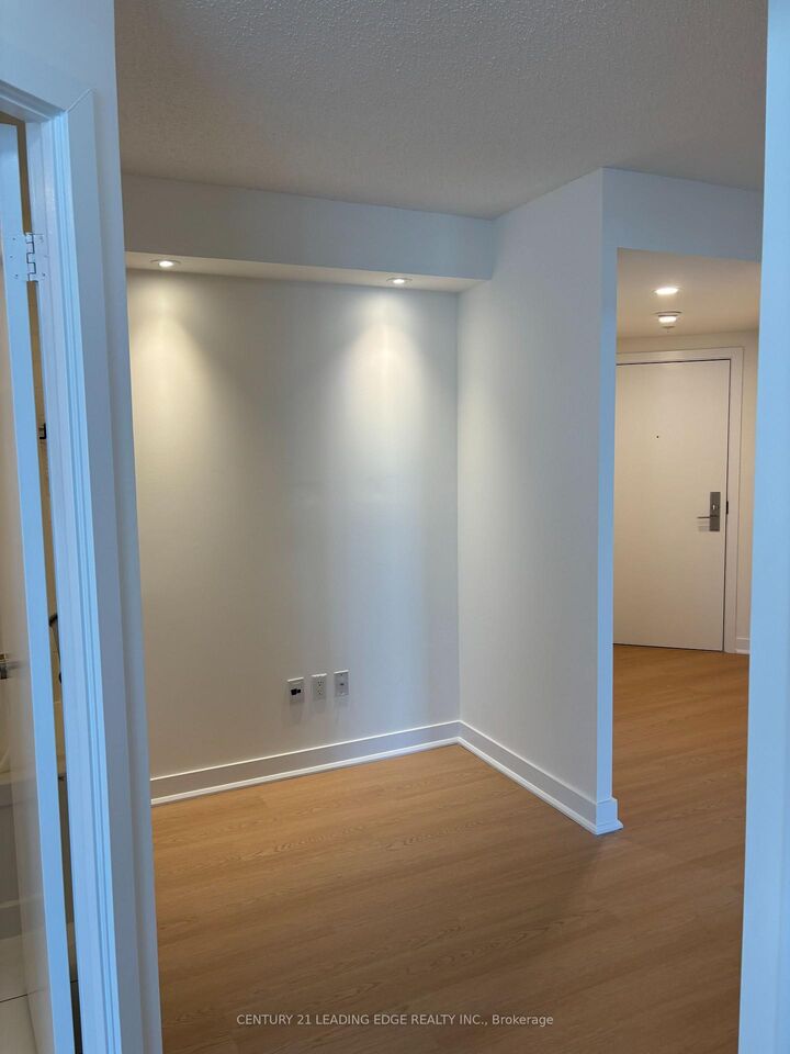 Property Photo:  5740 Yonge Street 504  ON M2M 0B1 