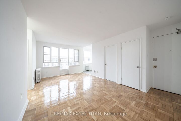 Property Photo:  2507 Eglinton Avenue W 103  ON M6M 1S9 