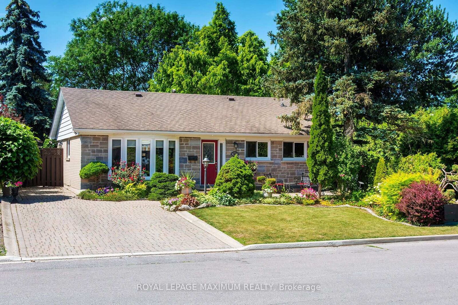 Property Photo: 38 Abbey Road ON L6W 2T8