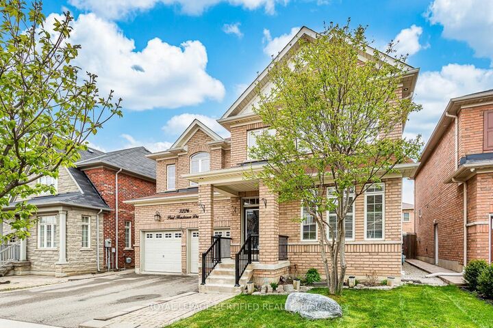 Property Photo: 3226 Paul Henderson Drive ON L5M 0H3