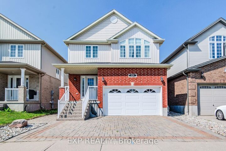 124 Udvari Crescent — photo 1