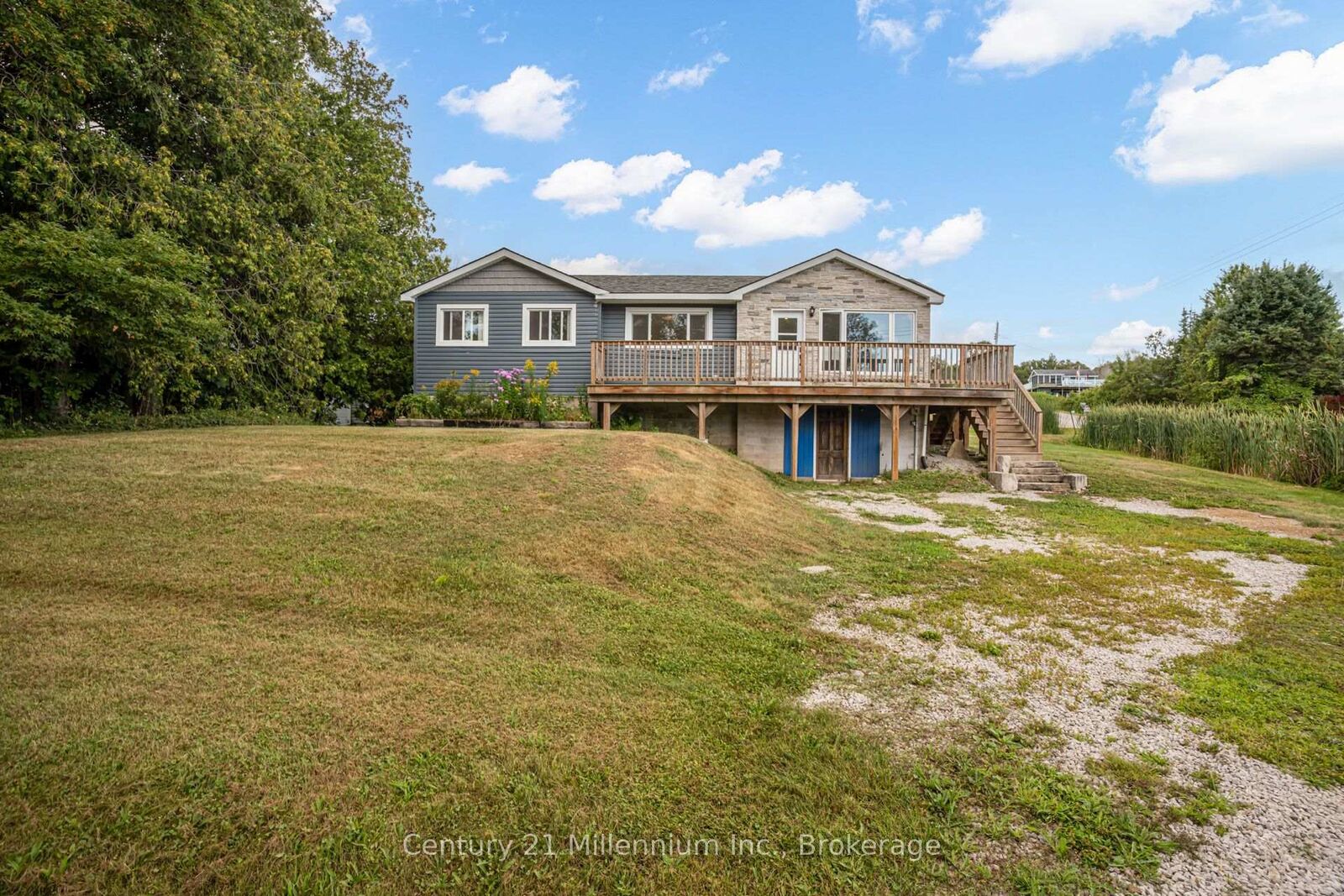 Property Photo: 162 Lakeshore Road ON N0H 2T0
